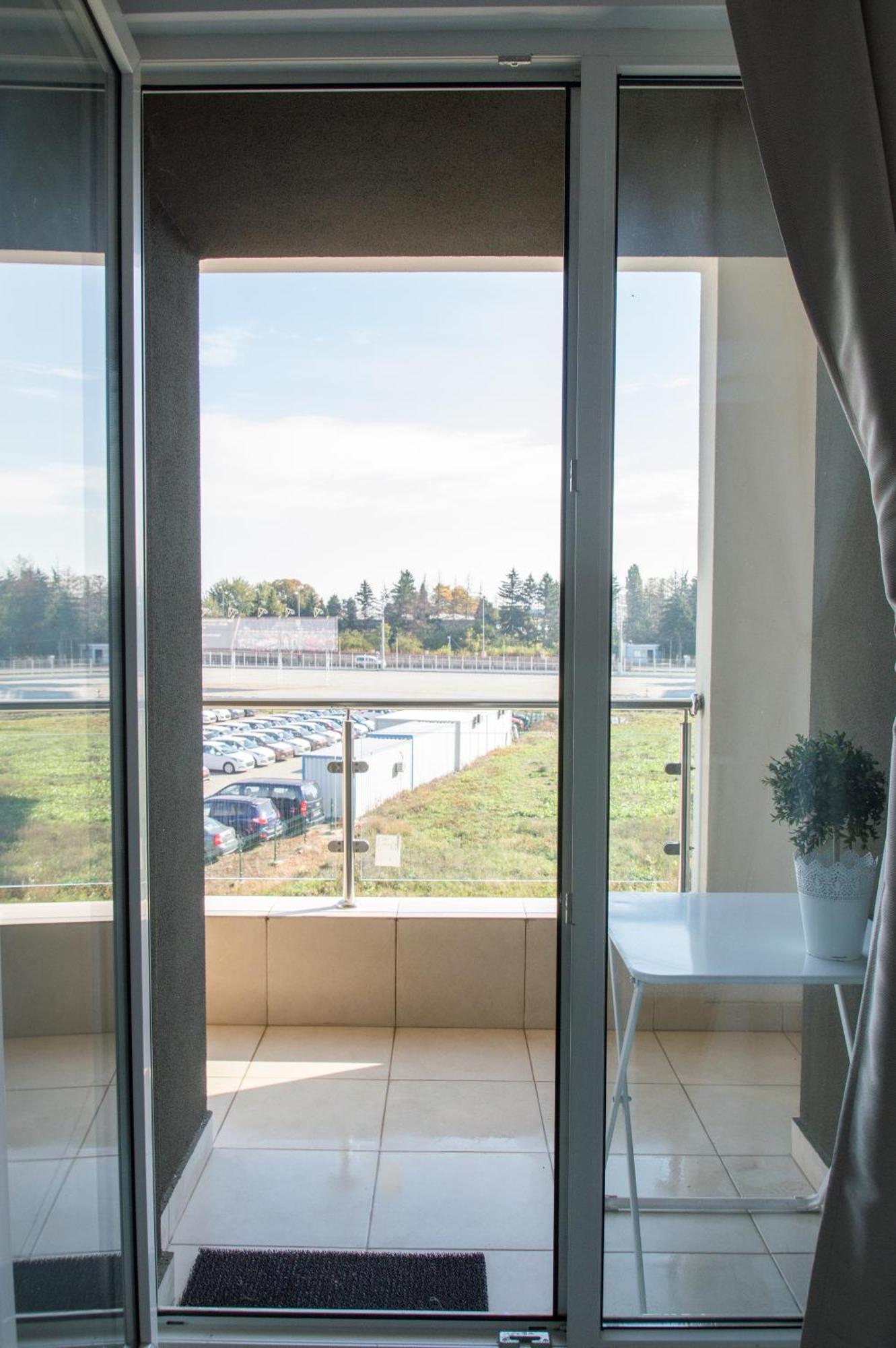 Airport Residence - 5 Mins From Airport Otopeni Kültér fotó